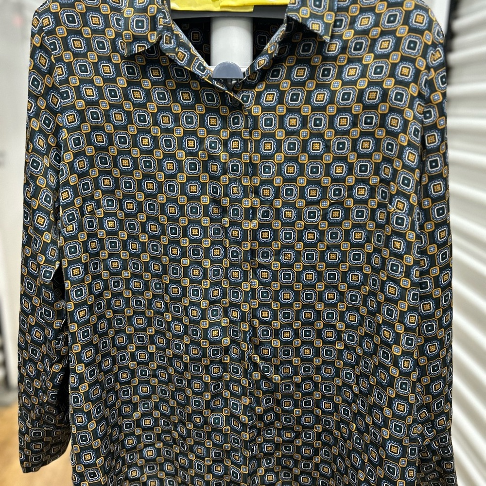 Women’s button collard shirt